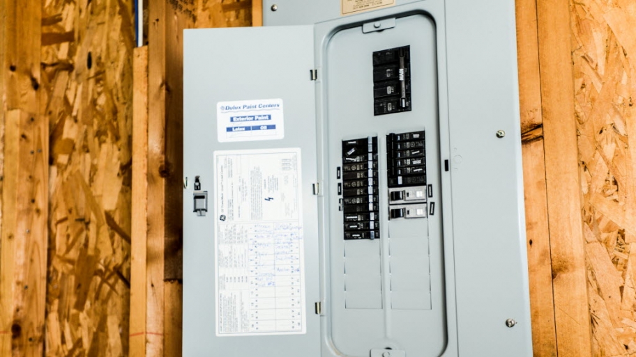 Circuit breaker box
